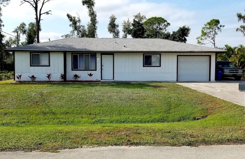 San Carlos Park House | San Carlos Paradise! 3 Bedroom/2 Bathroom House