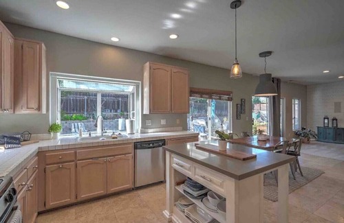 Spring Valley House | San Diego 3 BR Summer Vacation Home w/Backyard