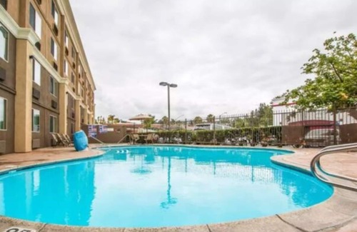 Lincoln Acres House | SAN DIEGO,CHULA VISTA! RECHARGE WHILE RELAXING!