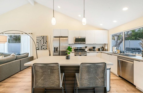 Bay Ho House | San Diego Retreat w/Hot Tub Near Beach & Downtown