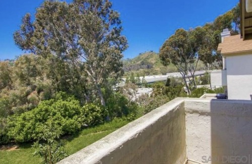 Bay Ho House | San Diego townhouse, pool, bbq.