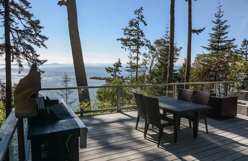 Friday Harbor House | San Juan Island, Three Coves Hideaway #111