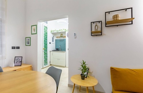 San Lorenzo Apartment | San Lorenzo Central Roomy Apartment