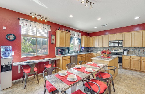 Circle Cross Ranch House | San Tan Valley w/Hot Tub & Oasis-Like Backyard!