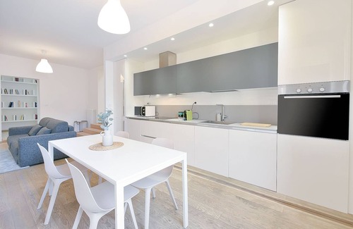 Historic Center Apartment | San Vitale 5 Star 3 bedroom apartment