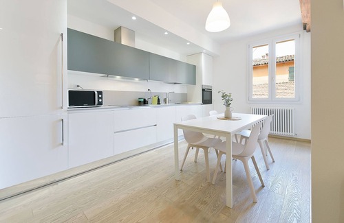 Historic Center Apartment | San Vitale 5 Star 3 bedroom apartment