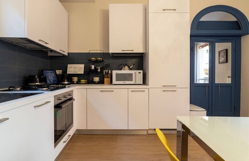 Historic Center Apartment | San Vitale 87 - Two Bedroom Apartment, Sleeps 4