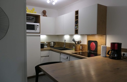 Sanary-sur-Mer Apartment | SANARY Centre, Beautiful T2 200m from the beach, garage, air conditioning, fiber internet