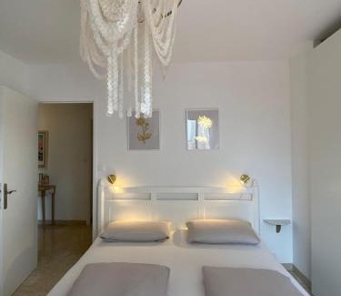 Sanary-sur-Mer Apartment | Sanary- La vie est belle- Centre Ville 2 minutes à pied- Plage 5 minutes