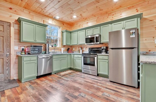 Luray Cabin | Sanctuary, A cozy brand new cabin