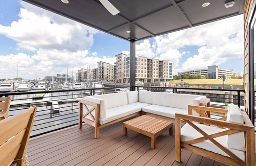 River District Boat Rental | Sanctuary at The Cove - Downtown - Nextdoor to Wilm Convention Center