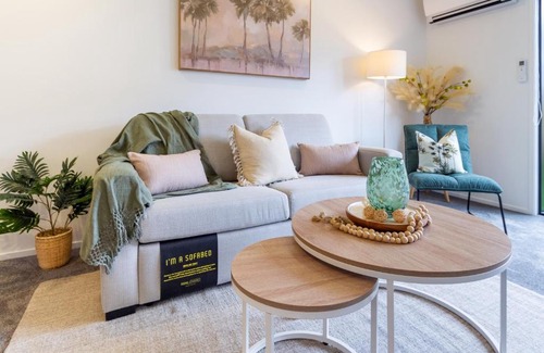 New Brighton Apartment | Sanctuary close to the beach with Sofa Bed