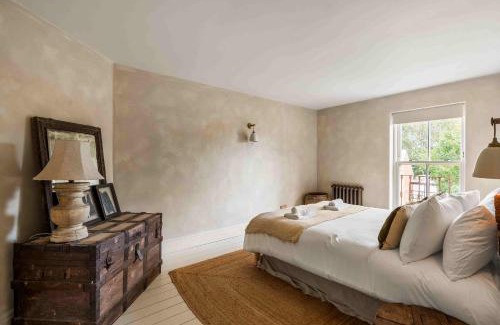 Shoreham-by-Sea House | Sanctuary House with Parking By My Getaways