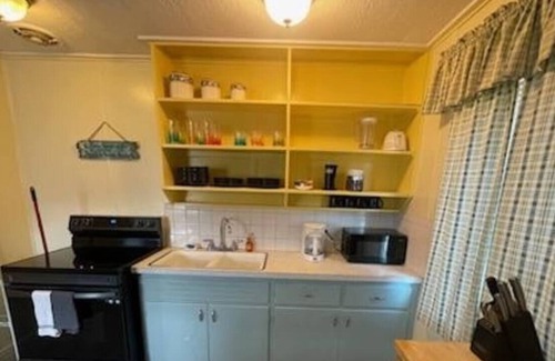 Grayland Cottage | "Sand and Surf" 2-bedroom beach cottage