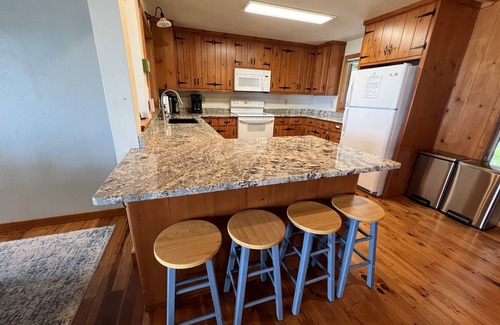 Sturgeon Bay House | Sand Beach Door County Lake House - Last Minute Opening!
