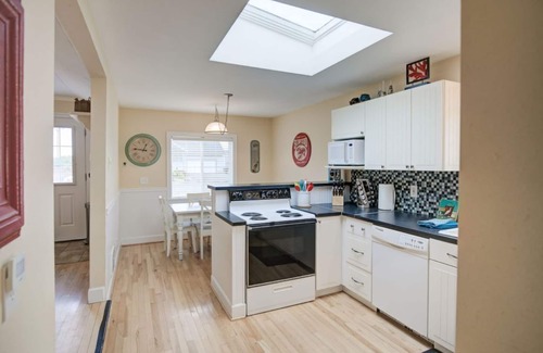 Pacific Beach House | Sand Bucket Cottage