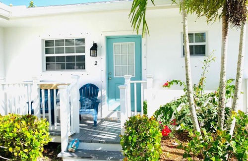 Fort Pierce Shores Hotel | Sand Dollar Beach Bungalow