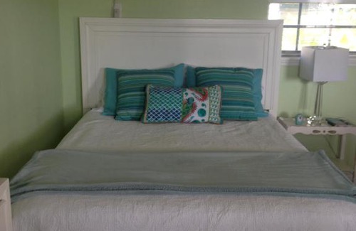 Fort Pierce Shores Hotel | Sand Dollar Beach Bungalow