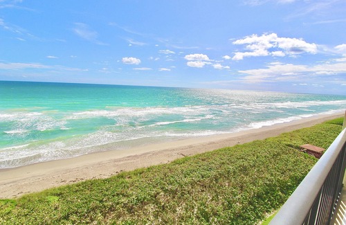 Hutchinson Island South Condo | Sand Dollar Shores 7th Floor Oceanfront Condo