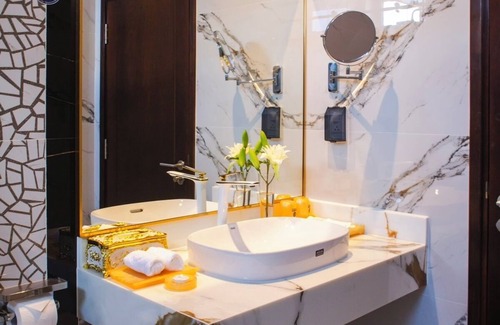 Bao Loc Hotel | SANDALS AQUILA