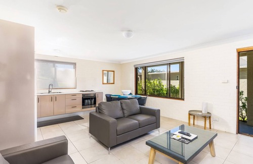 Hyams Beach Apartment | Sandals at the Bay - Downstairs, Hyams Beach