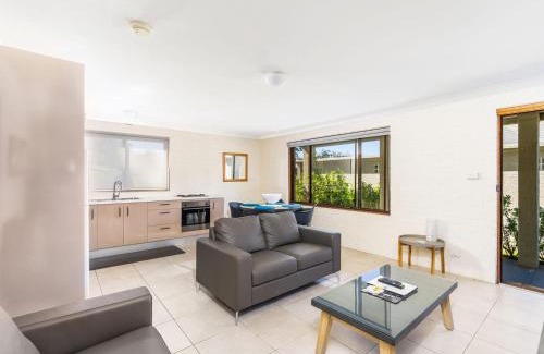 Hyams Beach Apartment | Sandals at the Bay Downstairs Hyams Beach