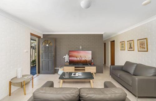 Hyams Beach Apartment | Sandals at the Bay Downstairs Hyams Beach