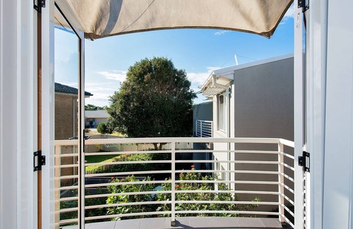 Fingal Bay House | Sandcastle Shores – peaceful, stylish and close to patrolled beach