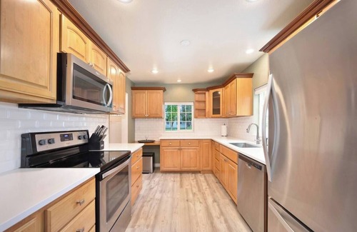 Coeur d'Alene House | Sanders Beach Retreat, walk to DT & Sanders beach!