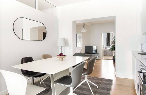 Copenhagen City Centre Apartment | Sanders Leaves - Charming 3-Bdr Apt with City View