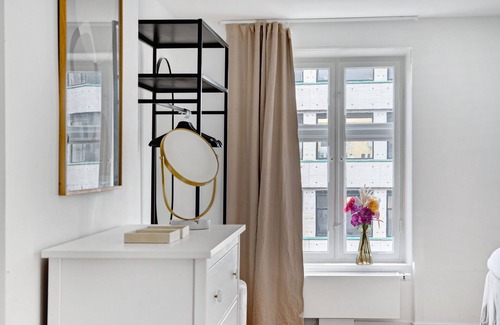Copenhagen City Centre Apartment | Sanders Regent - Chic 3-Bdr Apt with Balcony