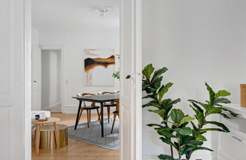 Nyhavn - Amalienborg Apartment | Sanders Stage - Chic Three-Bedroom Apartment Near Nyhavn