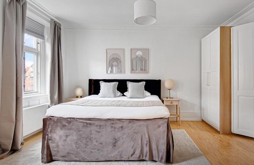 Nyhavn - Amalienborg Apartment | Sanders Stage - Chic Three-Bedroom Apartment Near Nyhavn