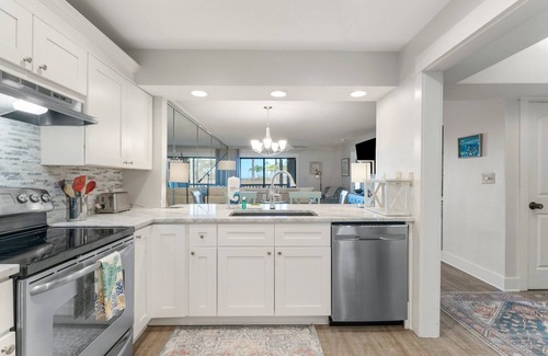 Sandestin Condo | Sandestin Resort -Bay View Beach Cottage- Pool-Gym-Golf Cart Included!