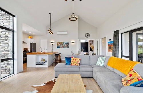 Te Horo House | Sandhill Beach House - Te Horo Holiday Home