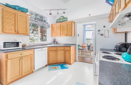 Cloverdale House | Sandlake Views #186 - Peaceful, secluded retreat. Pet friendly with views