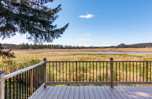 Cloverdale House | Sandlake Views #186 - Peaceful, secluded retreat. Pet friendly with views
