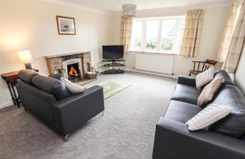 Higher Kinnerton House | Sandmartins