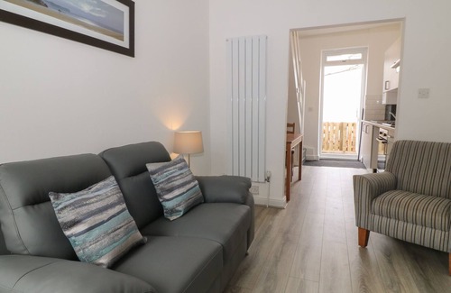 Babbacombe Cottage | SANDOWN, pet friendly, country holiday cottage in Babbacombe