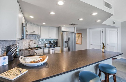 Port Aransas Condo | Sandpiper #1002L: Beachfront 1 Bedroom 1 Bathroom With Spectacular Views and 24 Hour Management