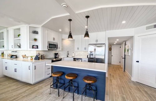 Port Aransas Condo | Sandpiper Condominiums 304, Panoramic Gulf Views w/direct access to Mustang Island/Port A beaches.