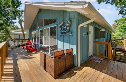 Vilano Beach Apartment | Sandpiper Cottage- Walk to Beach and Pier