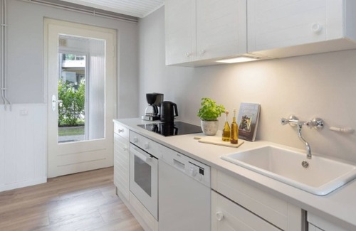 Rettin Apartment | Sandpiper - family-friendly first floor apartment with terrace