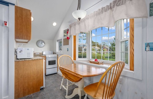 South Yarmouth Cottage | Sandpiper studio at Seaside Cottages near Nantucket Sound