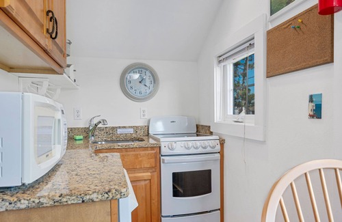 South Yarmouth Cottage | Sandpiper studio at Seaside Cottages near Nantucket Sound