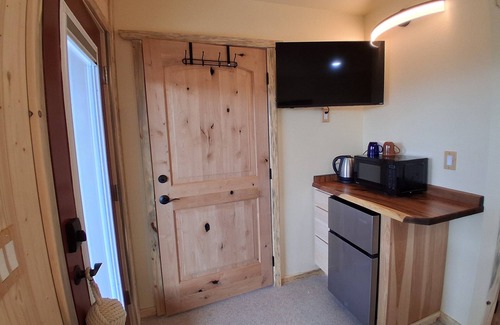 Homer Apartment | SANDPIPER STUDIO, BEACH WALK INNnRENT ALONE ORnADD AS ACCESS TO THE BEACH SUITE