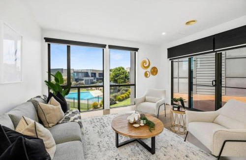 Torquay House | Sands Coastal Villa Close to Pool, Beach and Golf
