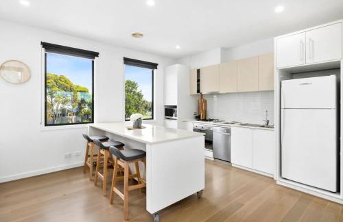 Torquay House | Sands Coastal Villa Close to Pool, Beach and Golf