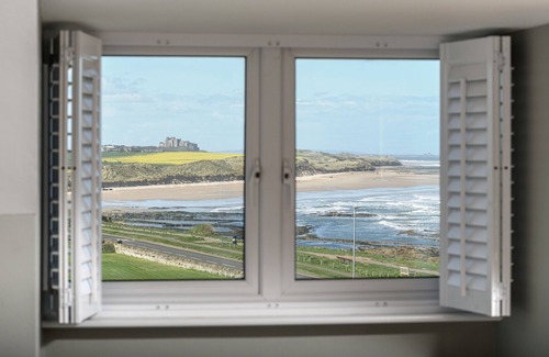 Seahouses House | Sandsend - Seahouses