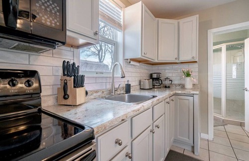 Leamington Cottage | Sandside Beach House · Sandside Lakehouse. Beachfront you can't deny!